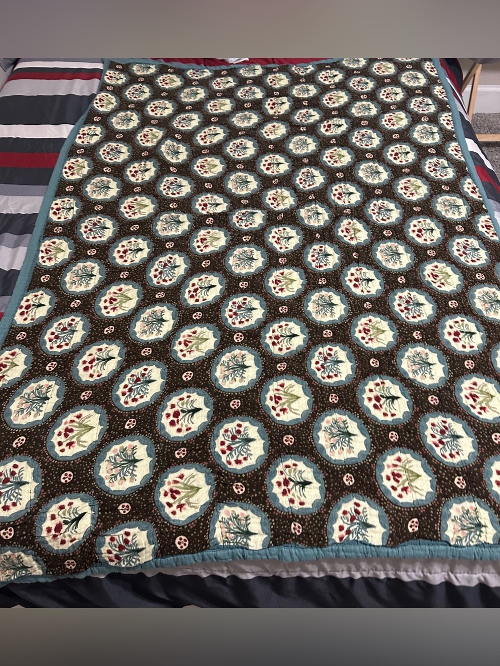 Lulie Wallace Monica in English Brown Quilt